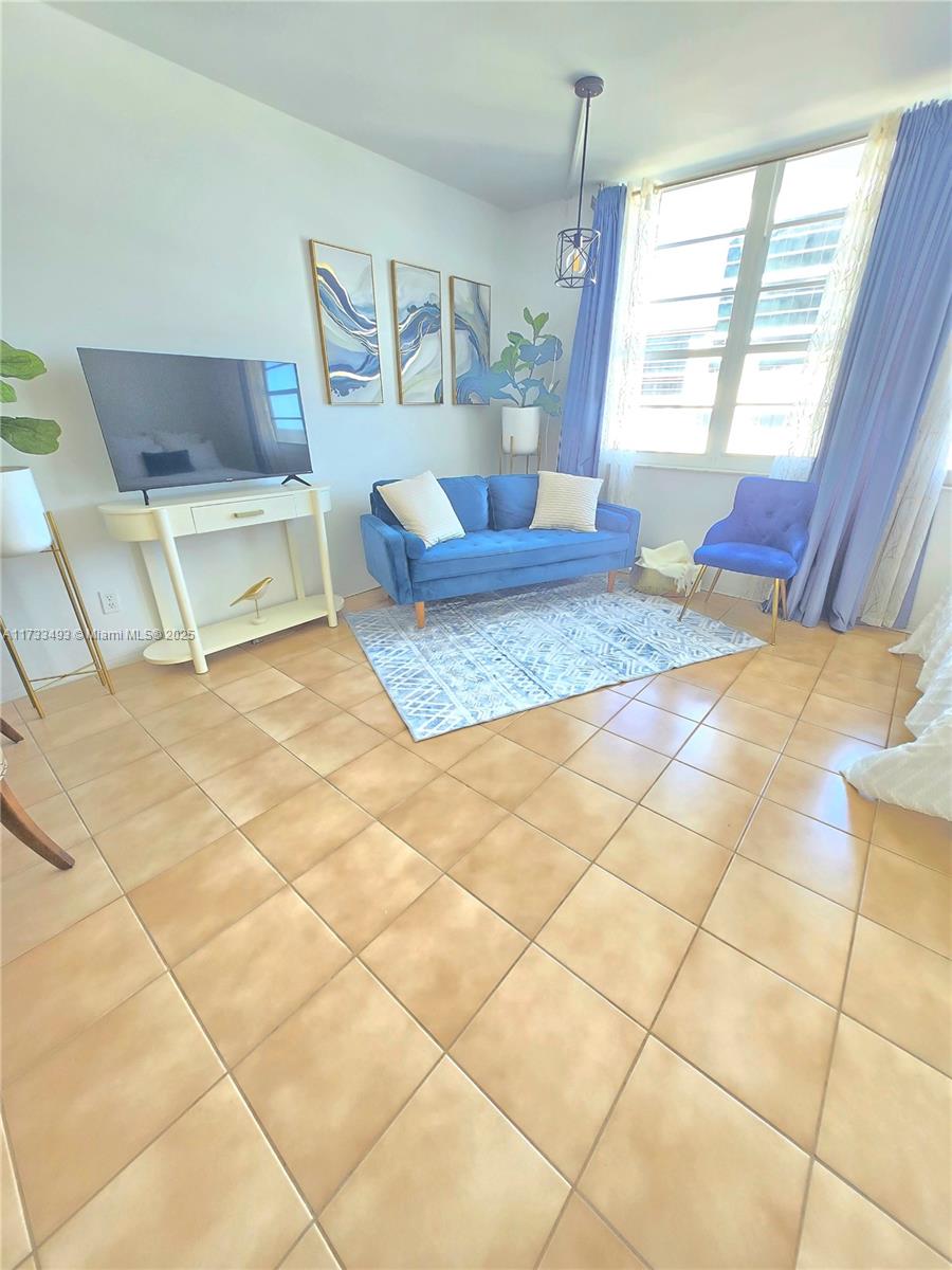 THE DECOPLAGE CONDO - Residential