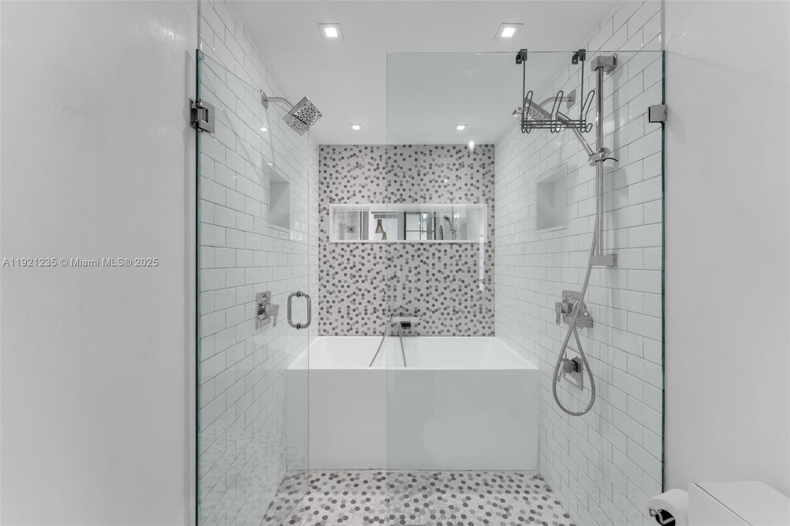 GABLES HARBOUR CONDO APTS - Residential