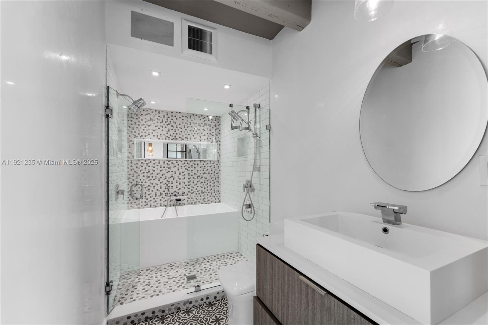 GABLES HARBOUR CONDO APTS - Residential