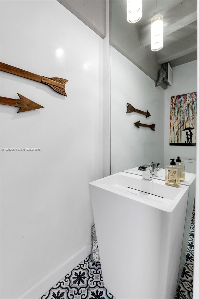 GABLES HARBOUR CONDO APTS - Residential