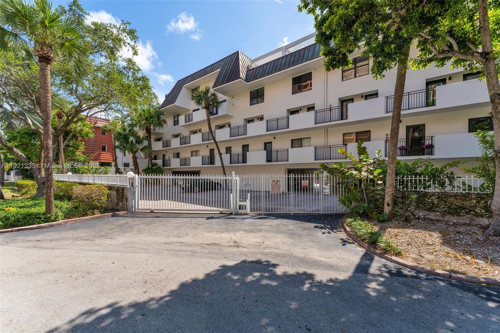 GABLES HARBOUR CONDO APTS - Residential