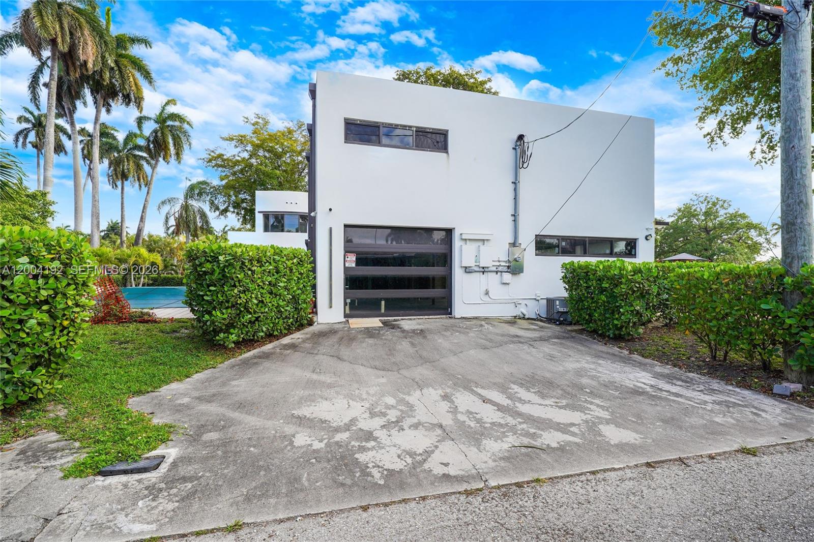 HOLLYWOOD LAKES SECTION - Residential