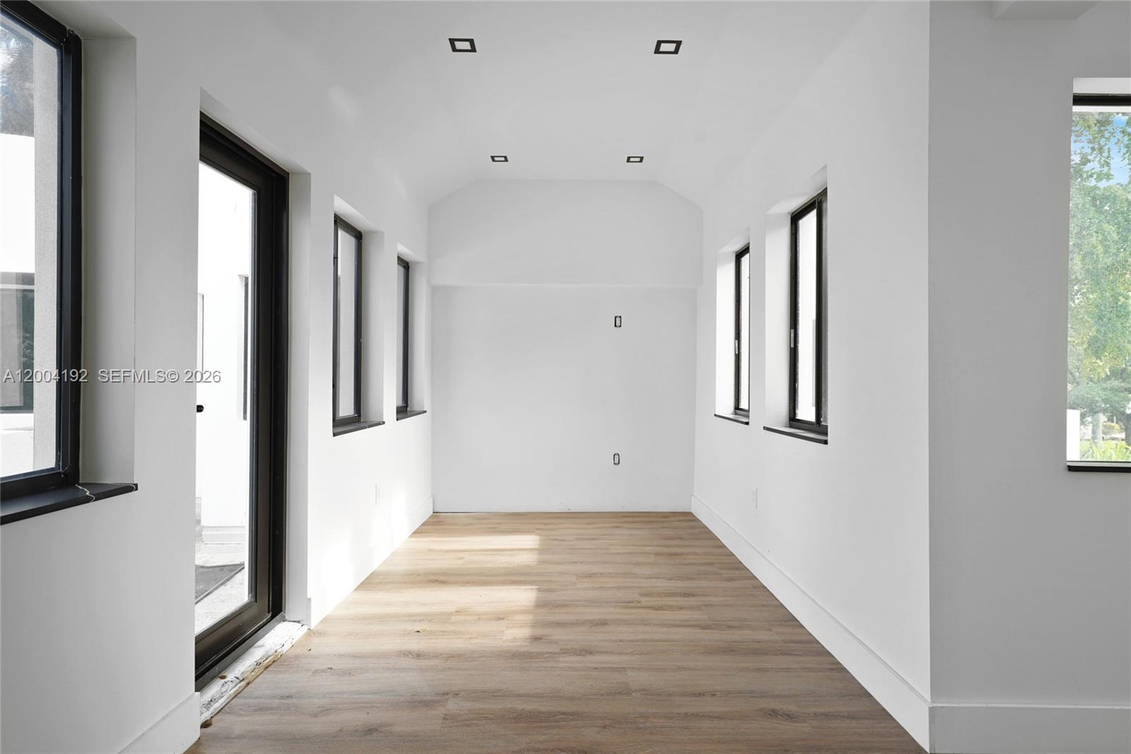 HOLLYWOOD LAKES SECTION - Residential