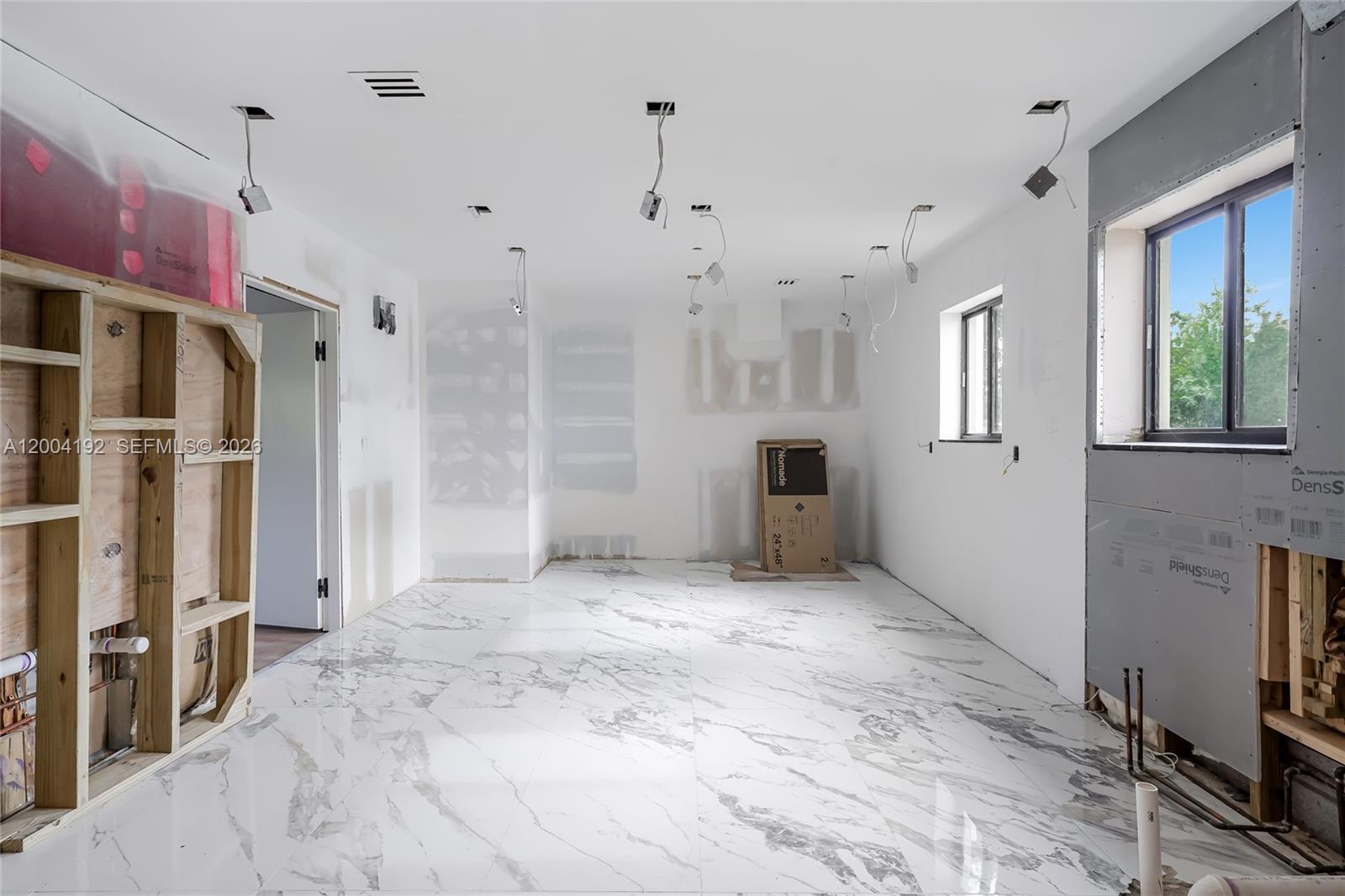 HOLLYWOOD LAKES SECTION - Residential