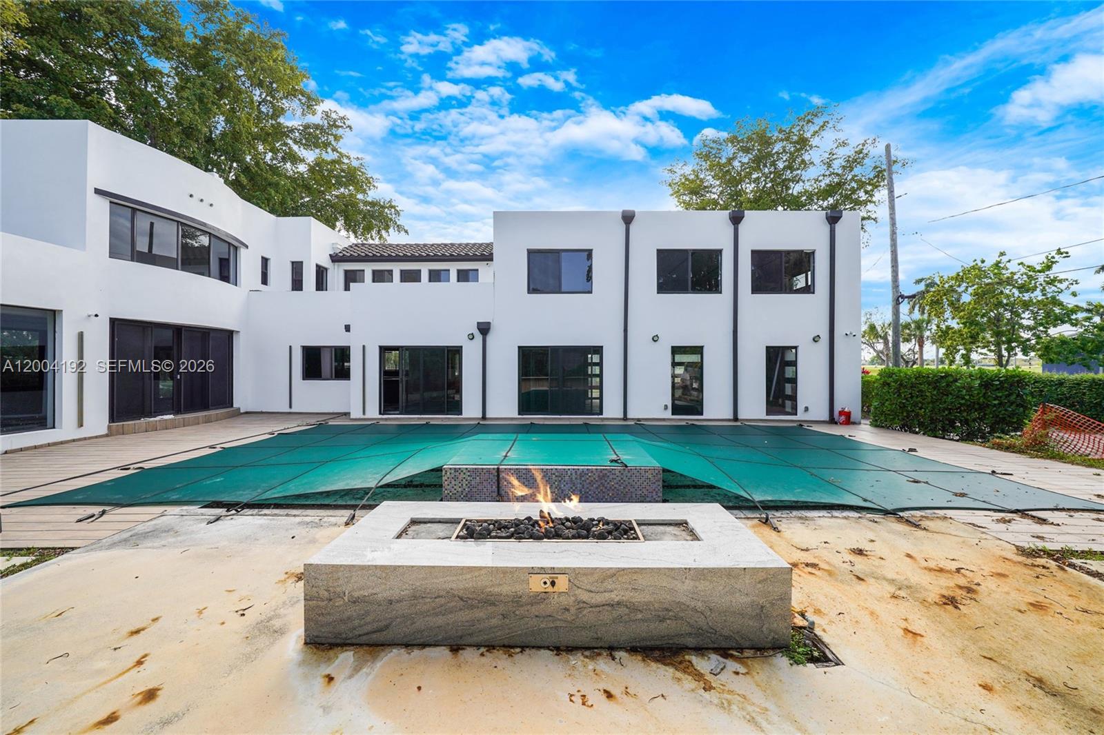 HOLLYWOOD LAKES SECTION - Residential