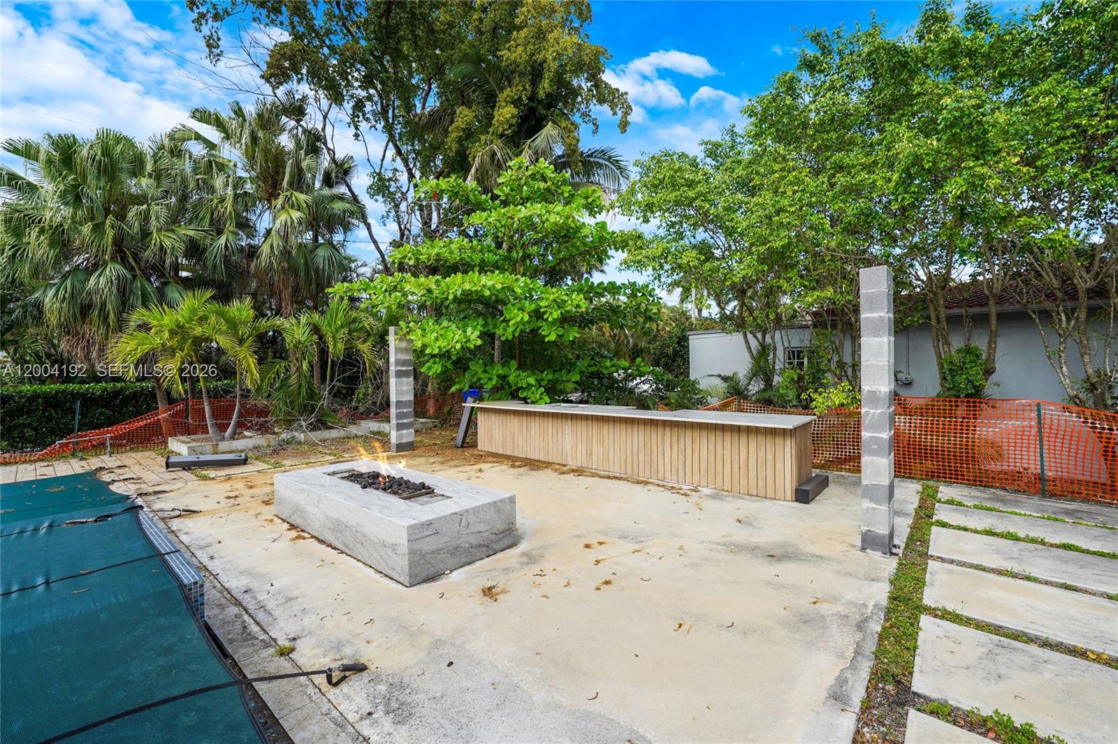 HOLLYWOOD LAKES SECTION - Residential