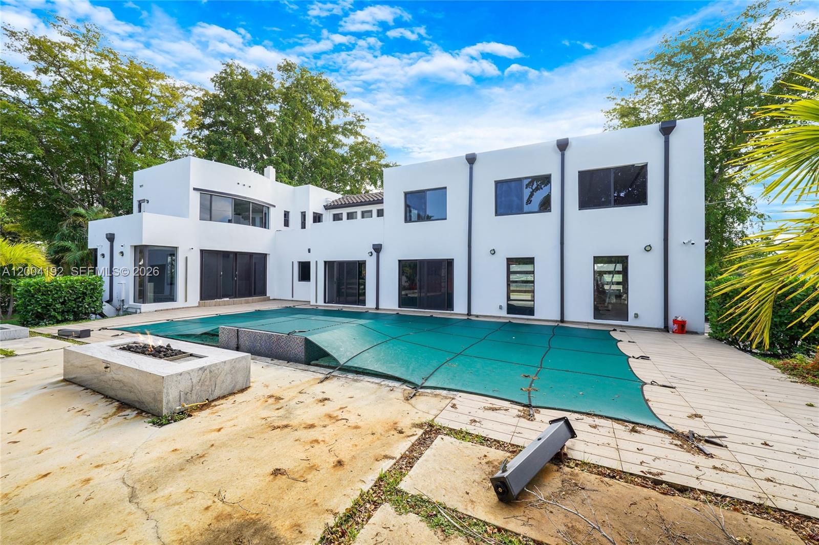 HOLLYWOOD LAKES SECTION - Residential