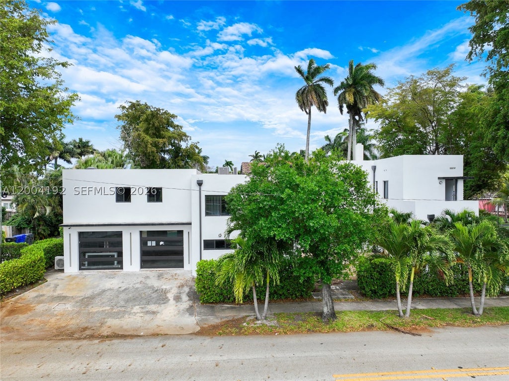 Photo of 1329 Polk St, Hollywood, FL 33019 (MLS # A12004192)