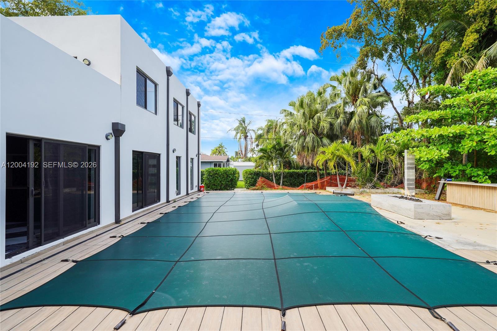 HOLLYWOOD LAKES SECTION - Residential