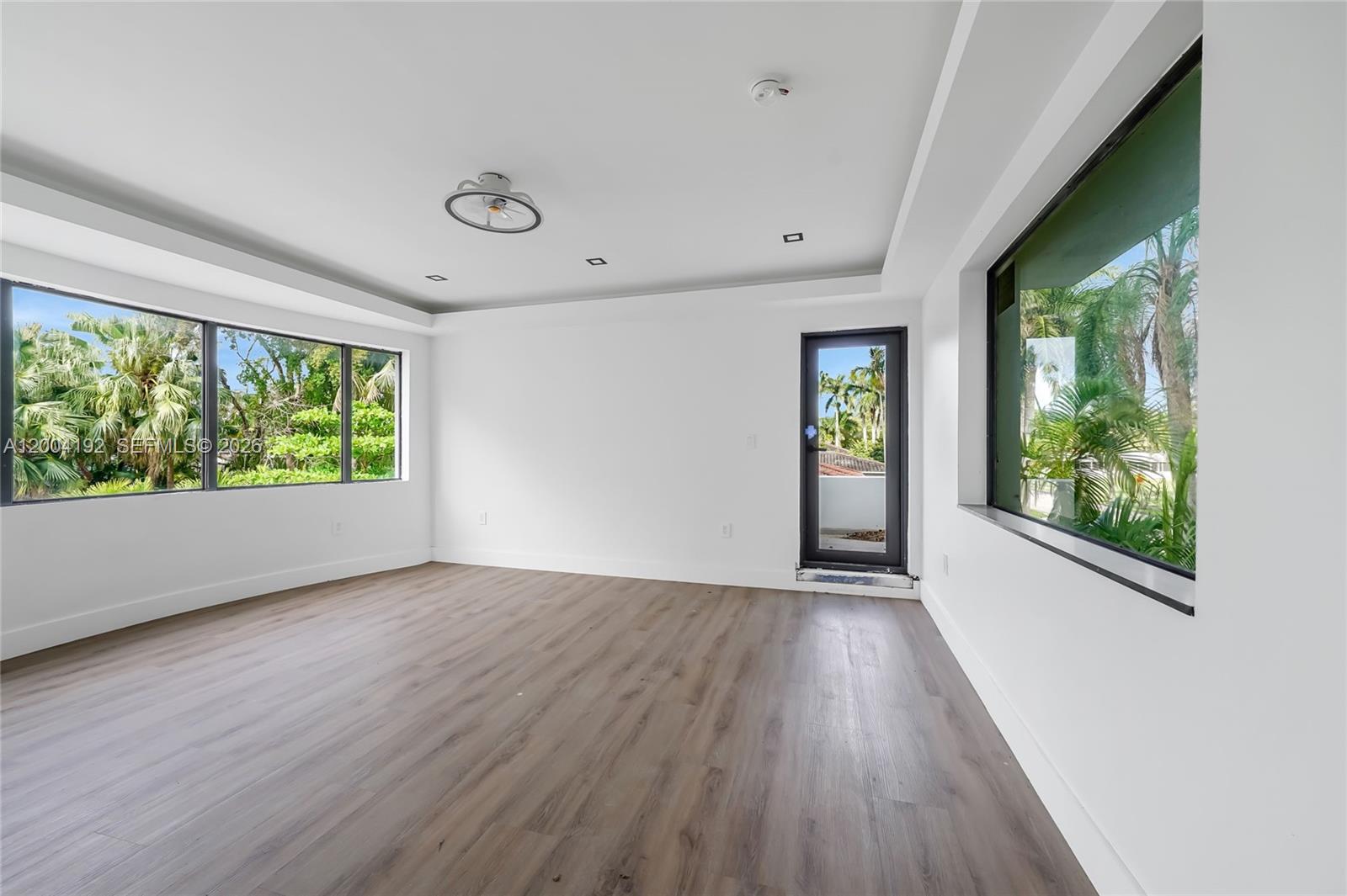 HOLLYWOOD LAKES SECTION - Residential