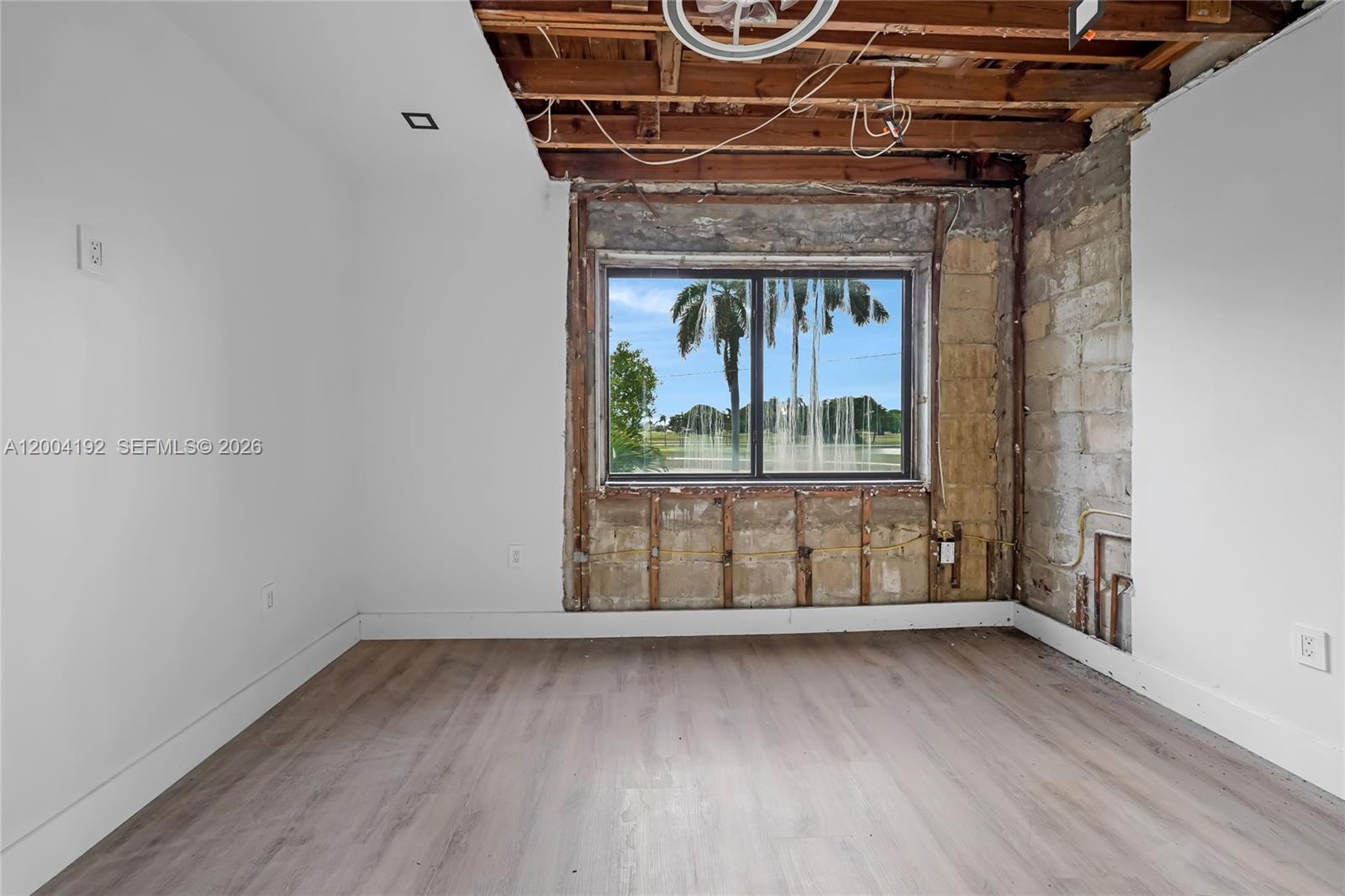 HOLLYWOOD LAKES SECTION - Residential