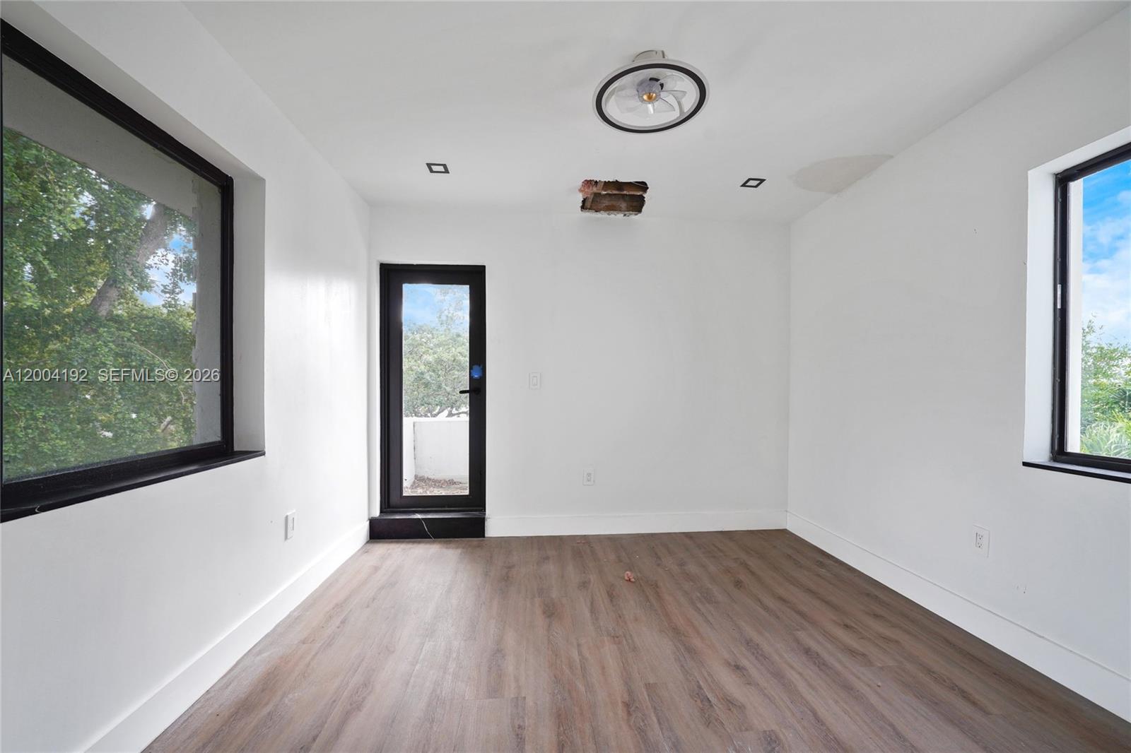 HOLLYWOOD LAKES SECTION - Residential