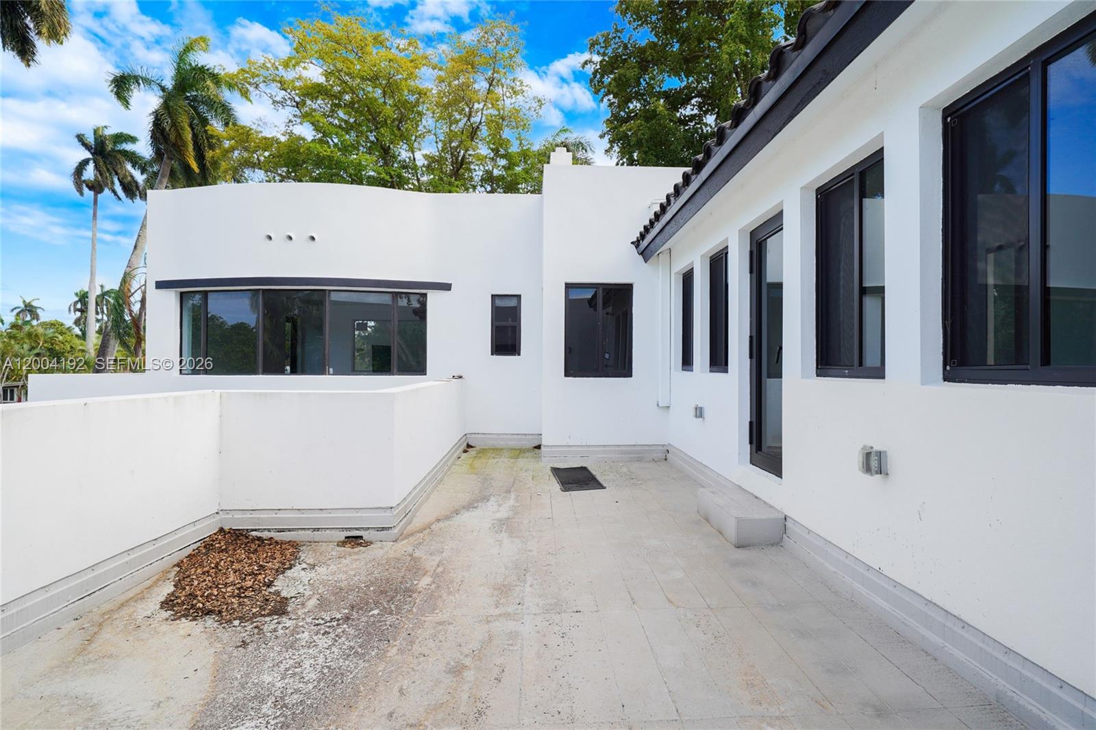 HOLLYWOOD LAKES SECTION - Residential