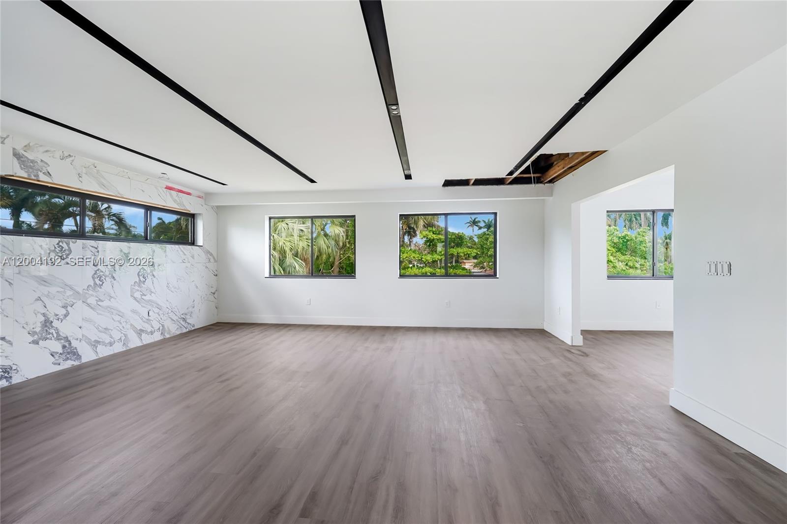 HOLLYWOOD LAKES SECTION - Residential