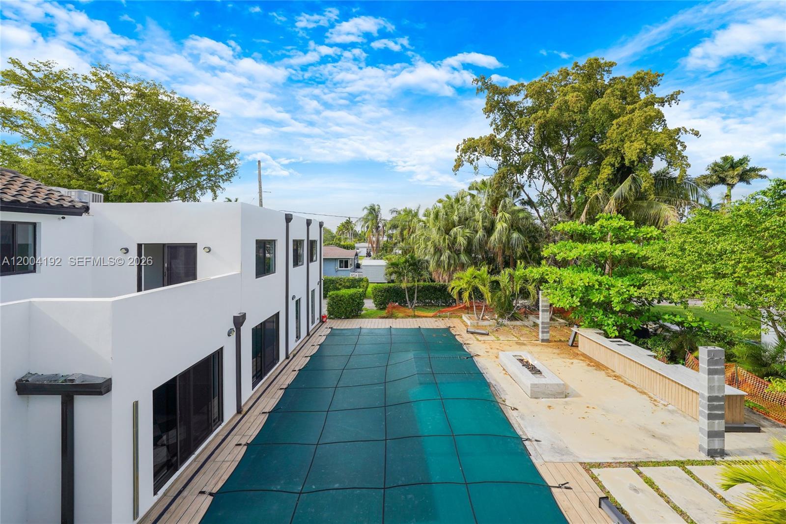 HOLLYWOOD LAKES SECTION - Residential