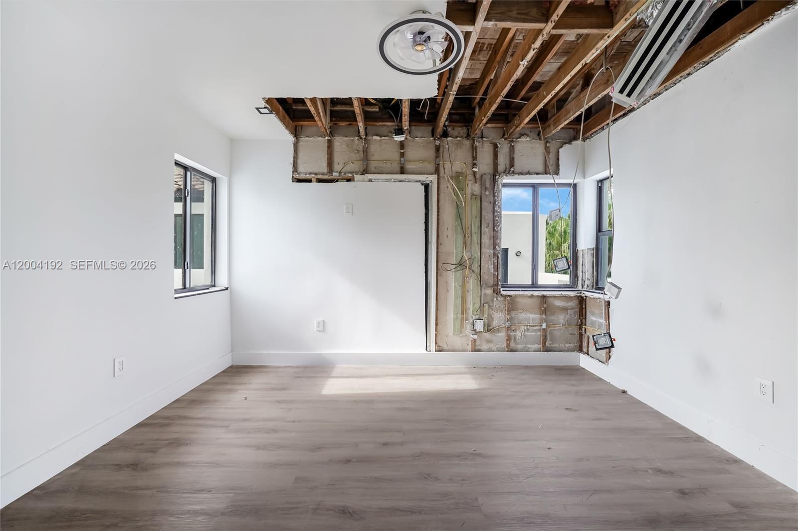 HOLLYWOOD LAKES SECTION - Residential