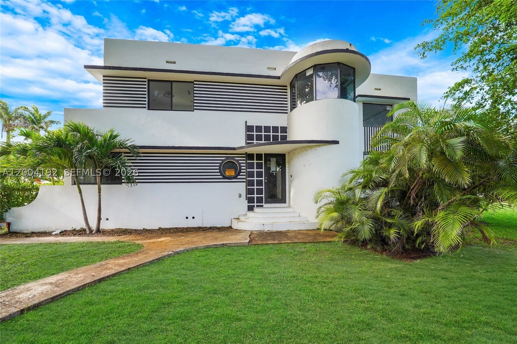 Photo of 1329 Polk St, Hollywood, FL 33019 (MLS # A12004192)
