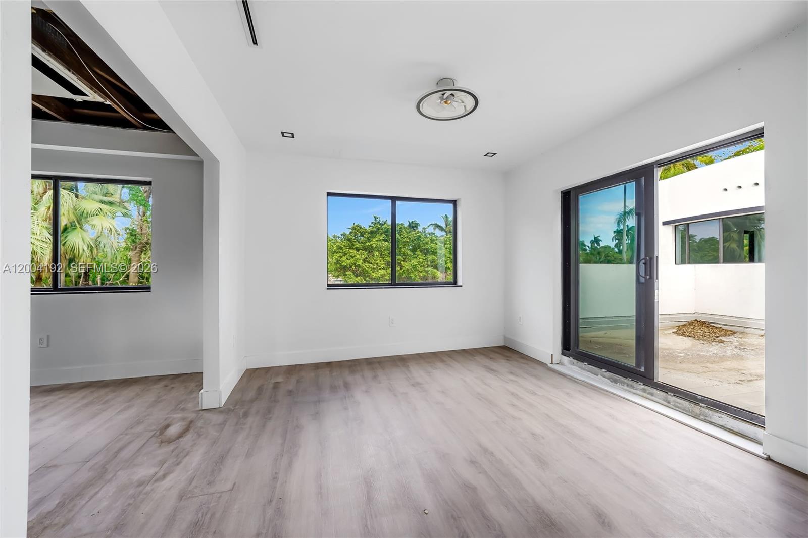 HOLLYWOOD LAKES SECTION - Residential