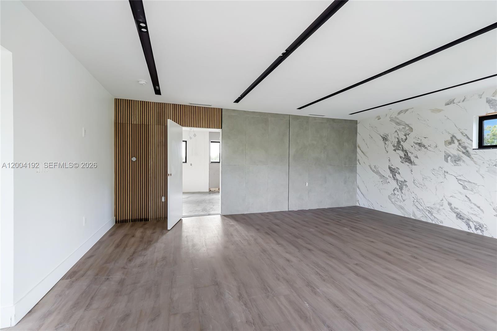 HOLLYWOOD LAKES SECTION - Residential