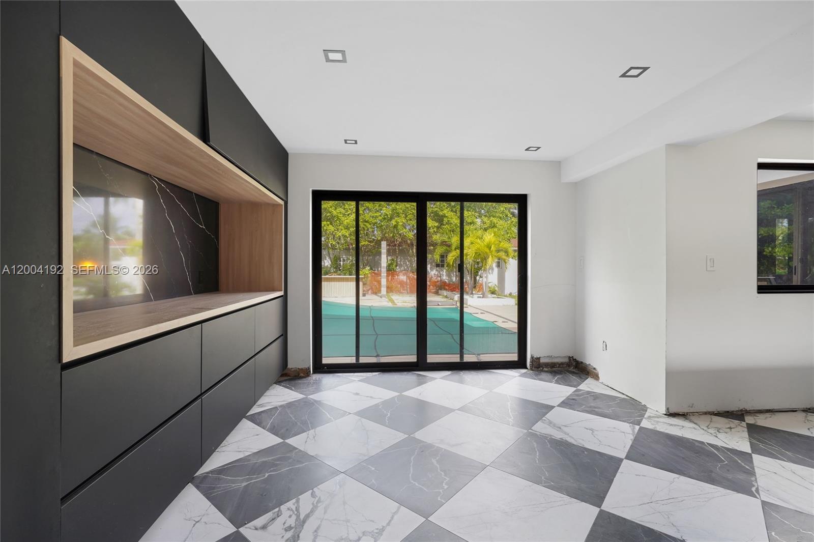 HOLLYWOOD LAKES SECTION - Residential