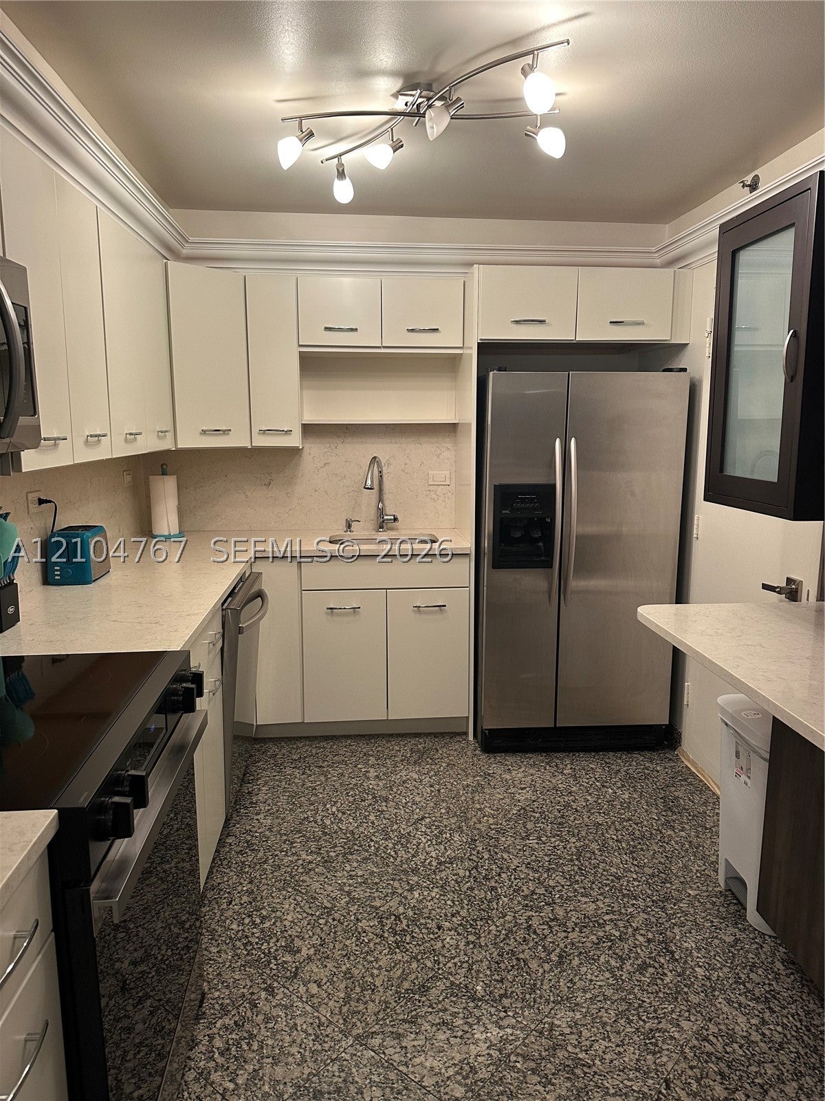 6039 Collins Ave 815