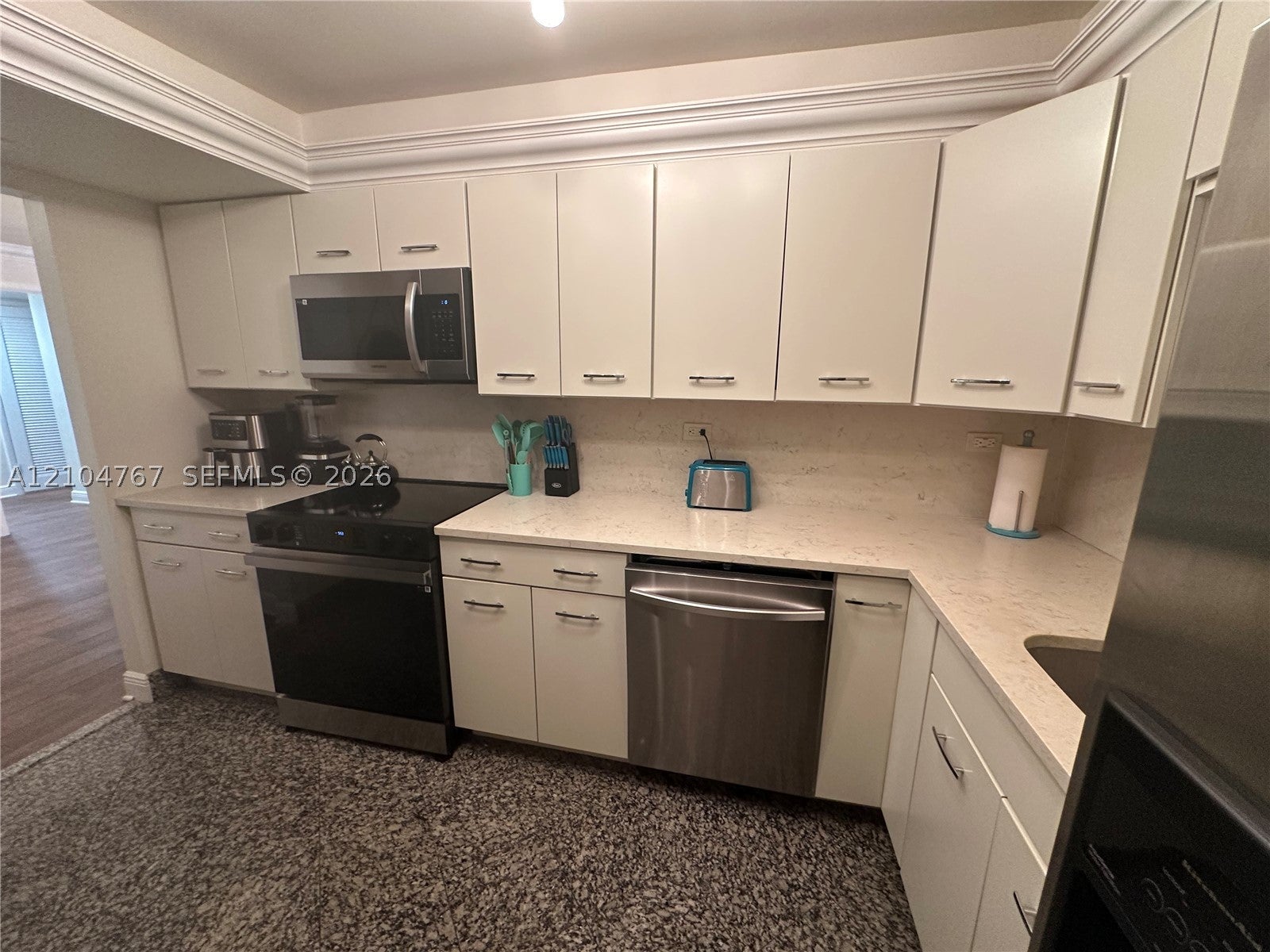 6039 Collins Ave 815
