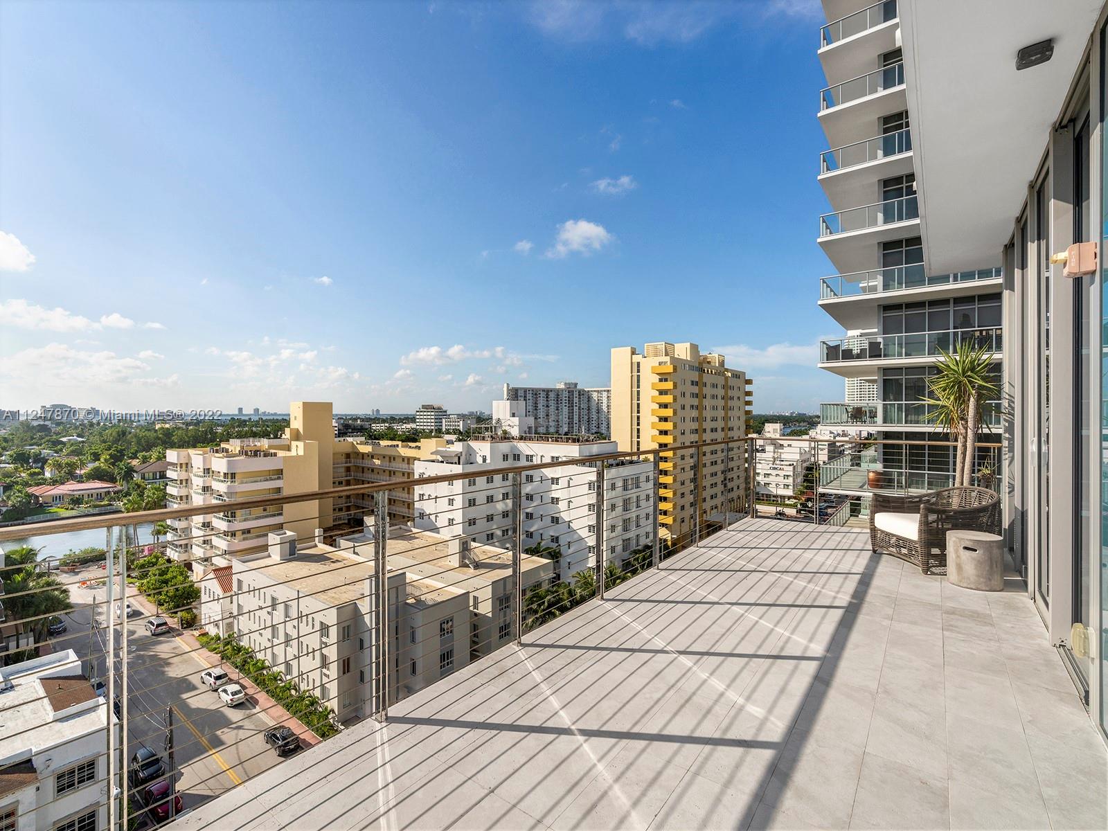 BEACH HOUSE 8 - Residential