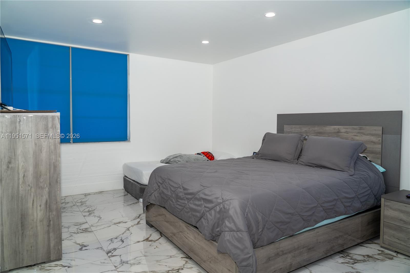 SANDALWOOD CONDO APTS - Residential