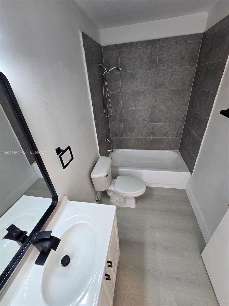 VILLA REAL CONDO NO 7 - Residential