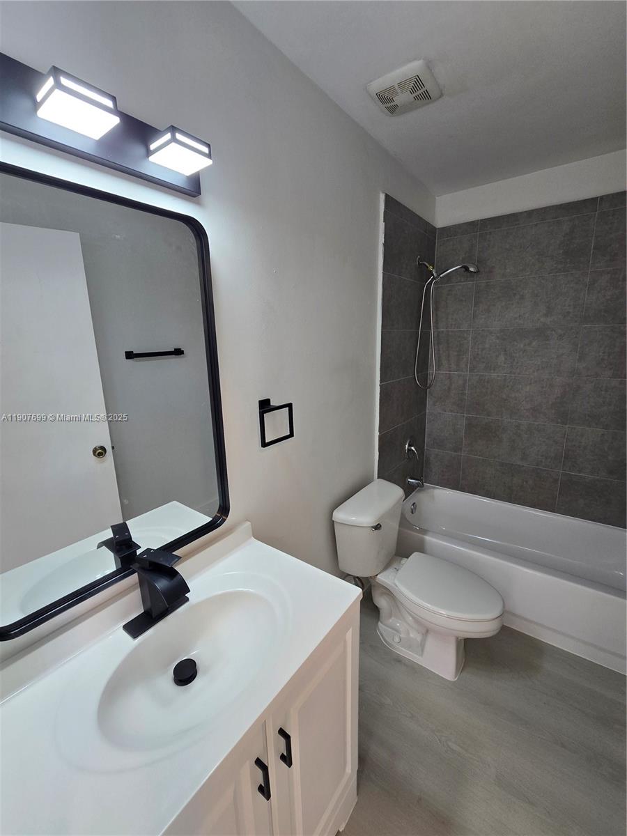 VILLA REAL CONDO NO 7 - Residential