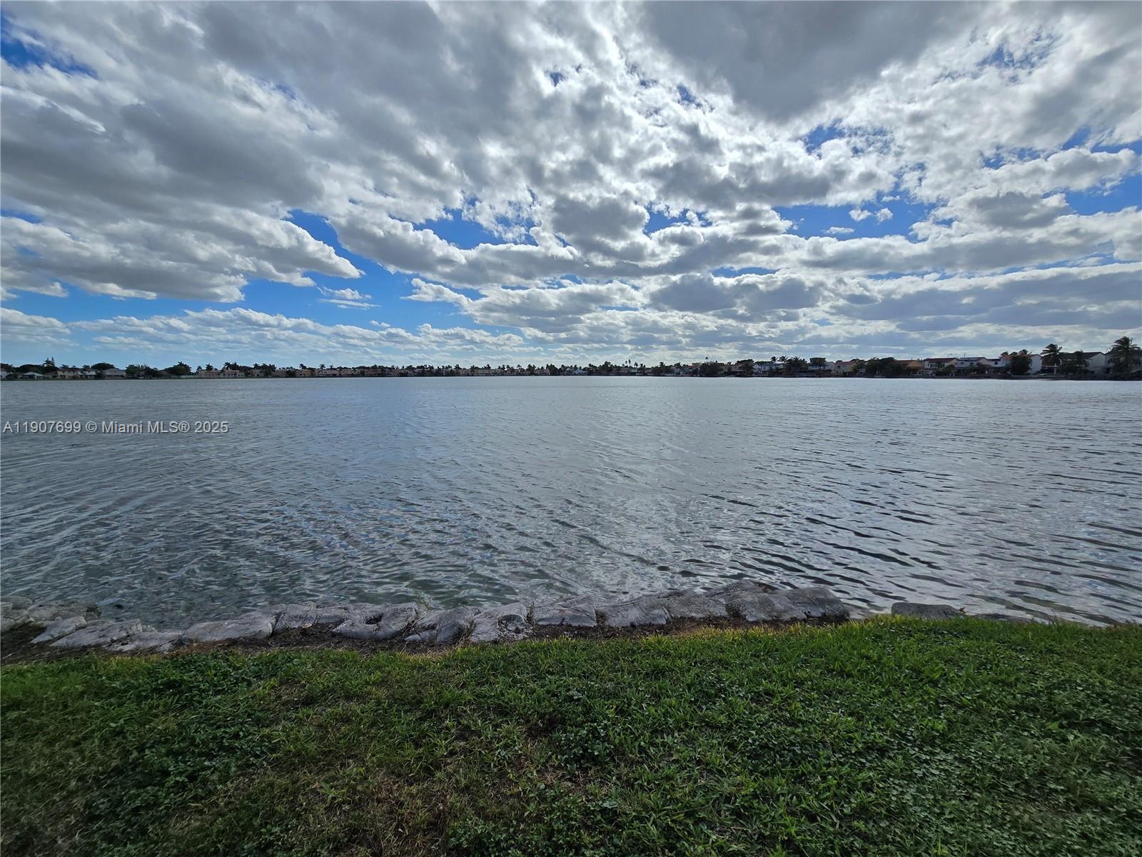 VILLA REAL CONDO NO 7 - Residential