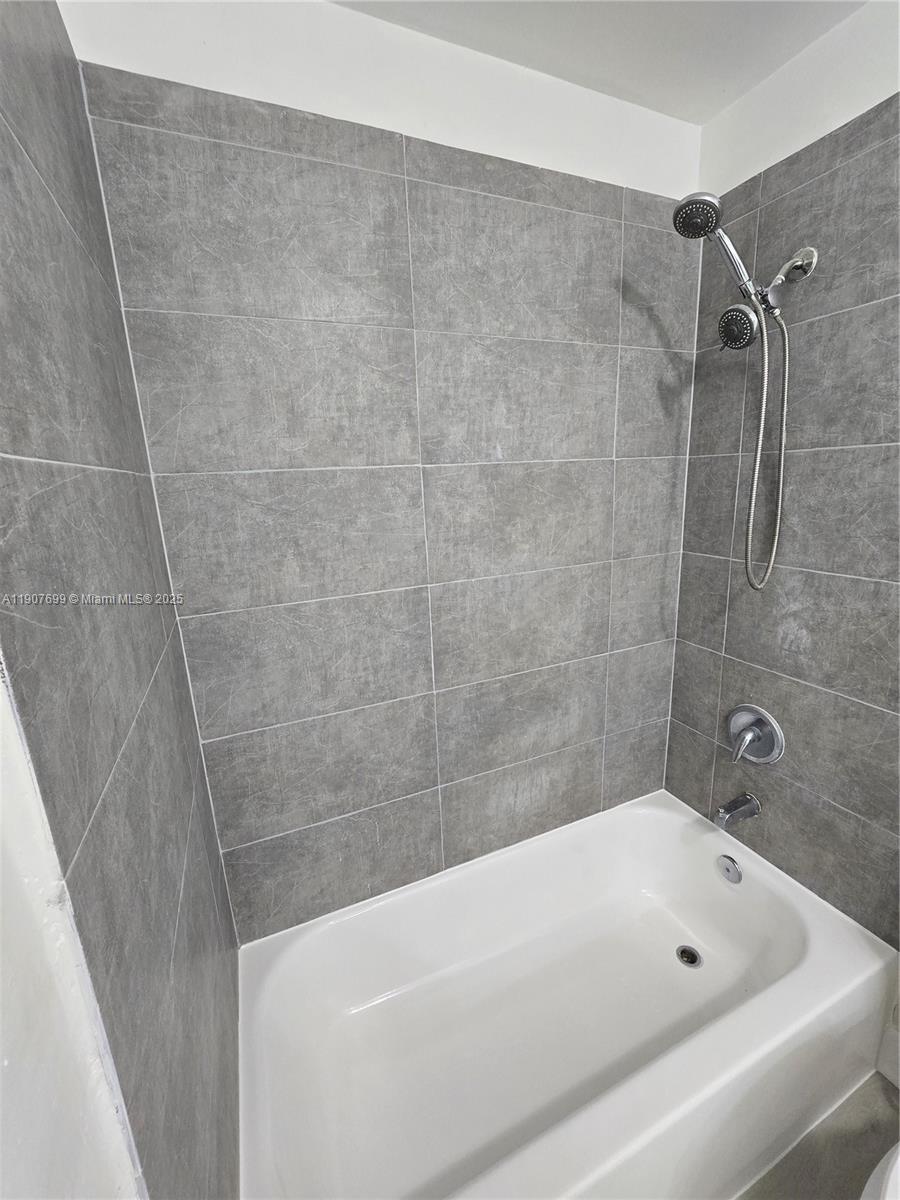 VILLA REAL CONDO NO 7 - Residential