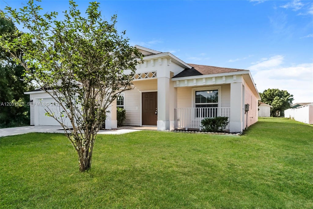 Photo of 526 SW Dahled Ave, Port St Lucie, FL 34953 (MLS # A12031270)