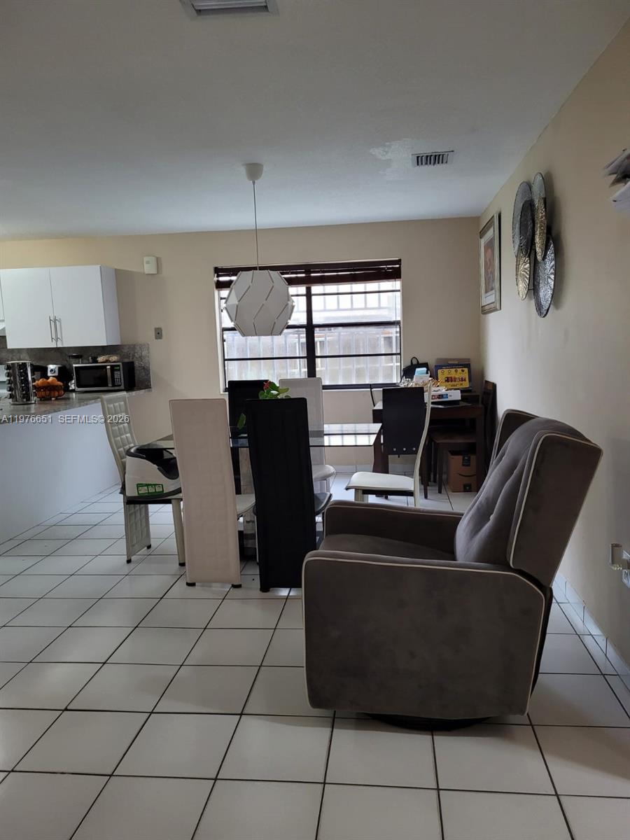 WESTBROOKE TWIN HOMES CON - Residential Lease