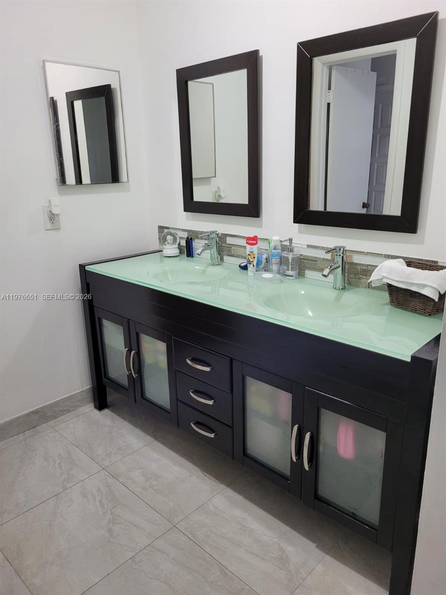 WESTBROOKE TWIN HOMES CON - Residential Lease