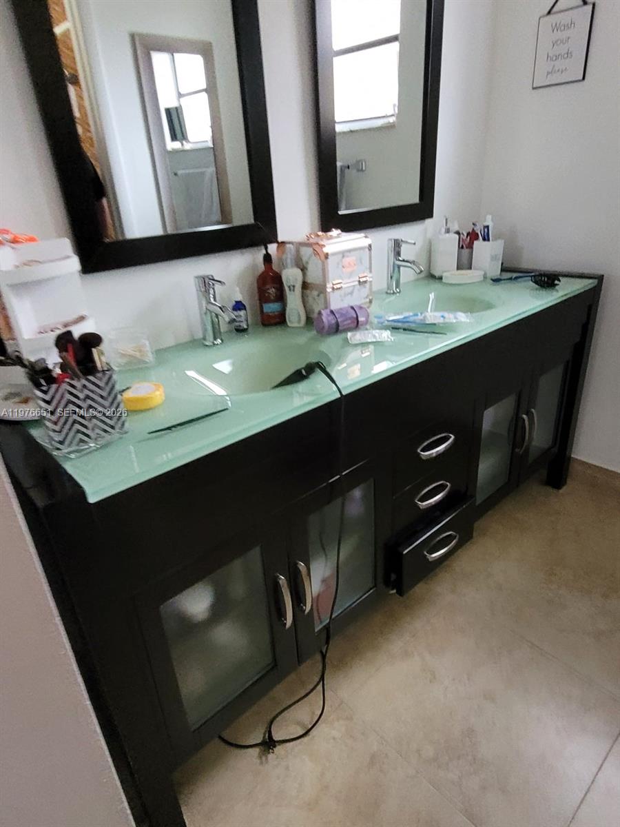 WESTBROOKE TWIN HOMES CON - Residential Lease