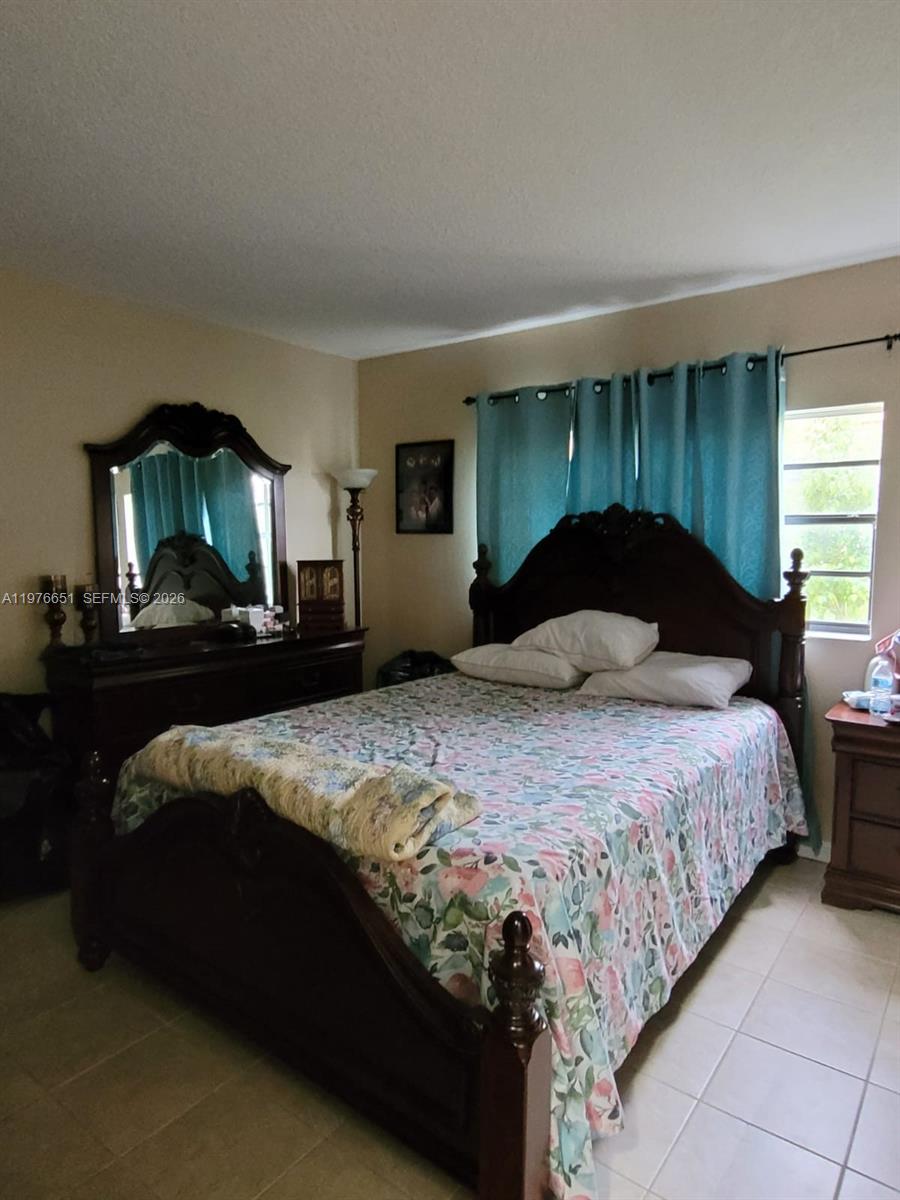 WESTBROOKE TWIN HOMES CON - Residential Lease