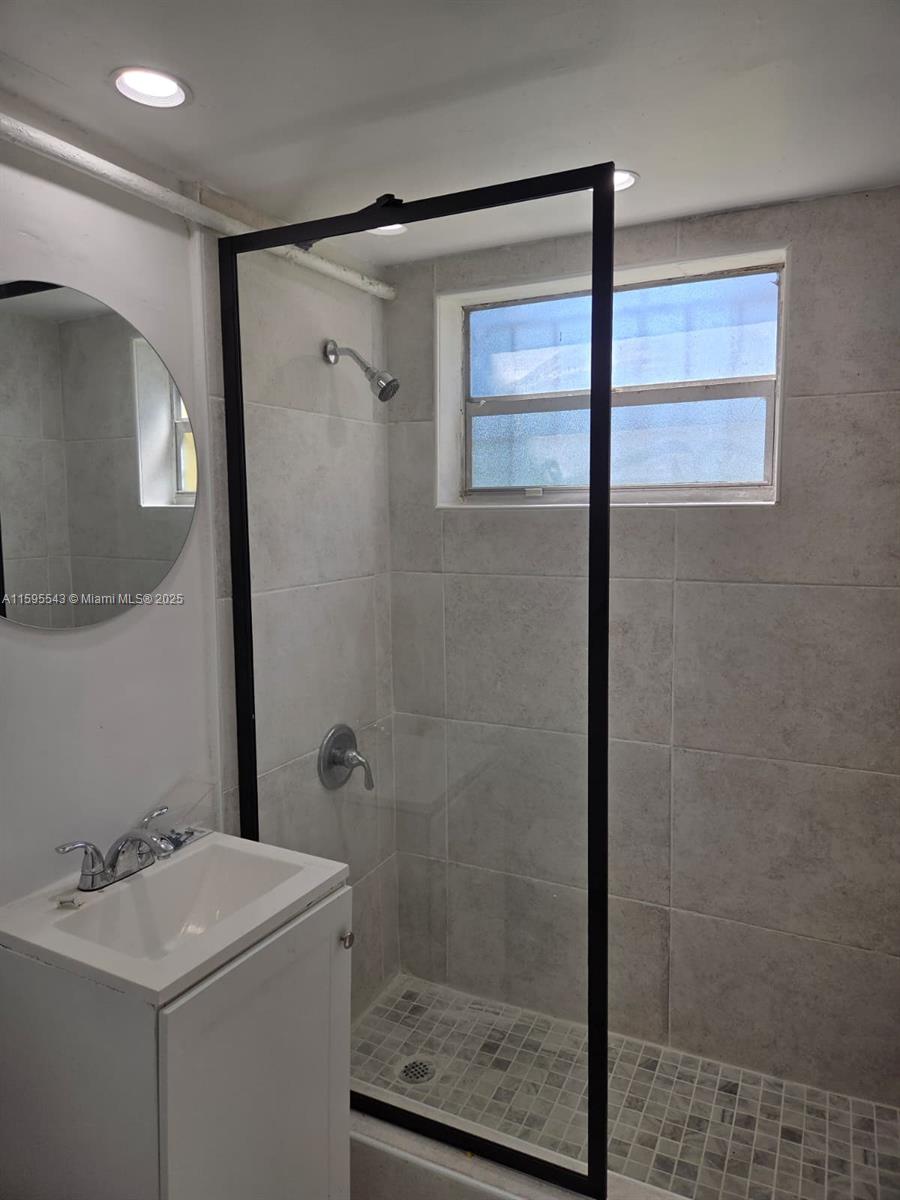 PINE HIGHLANDS - Residential Lease