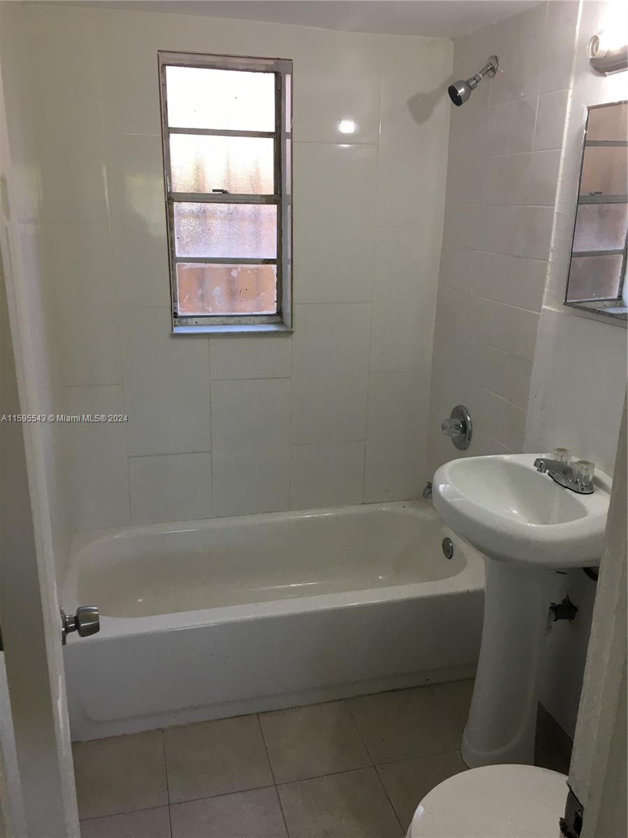 Rental Property at 5600 Nw 7th Ct 17, Miami, Broward County, Florida - Bedrooms: 1 
Bathrooms: 1  - $1,500 MO.