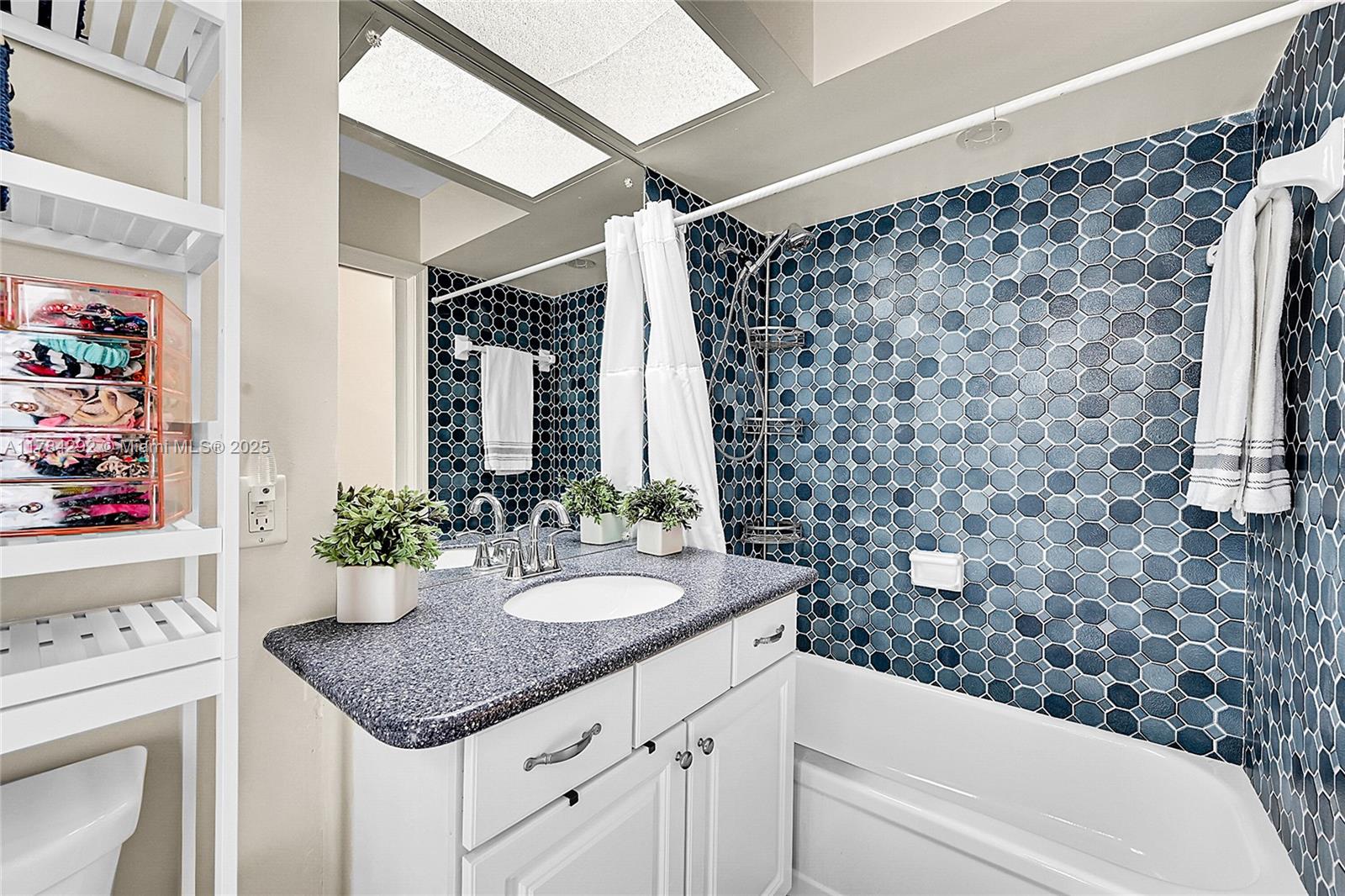 IMPERIAL POINT 2 SEC - Residential