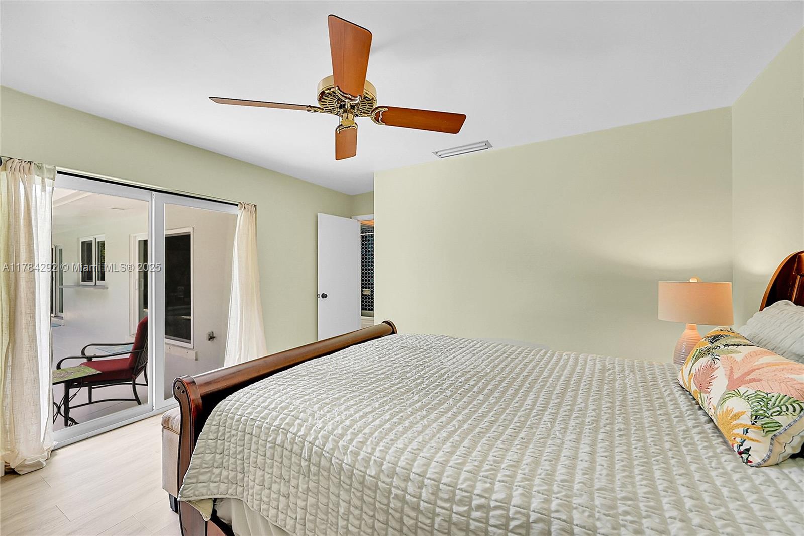 IMPERIAL POINT 2 SEC - Residential