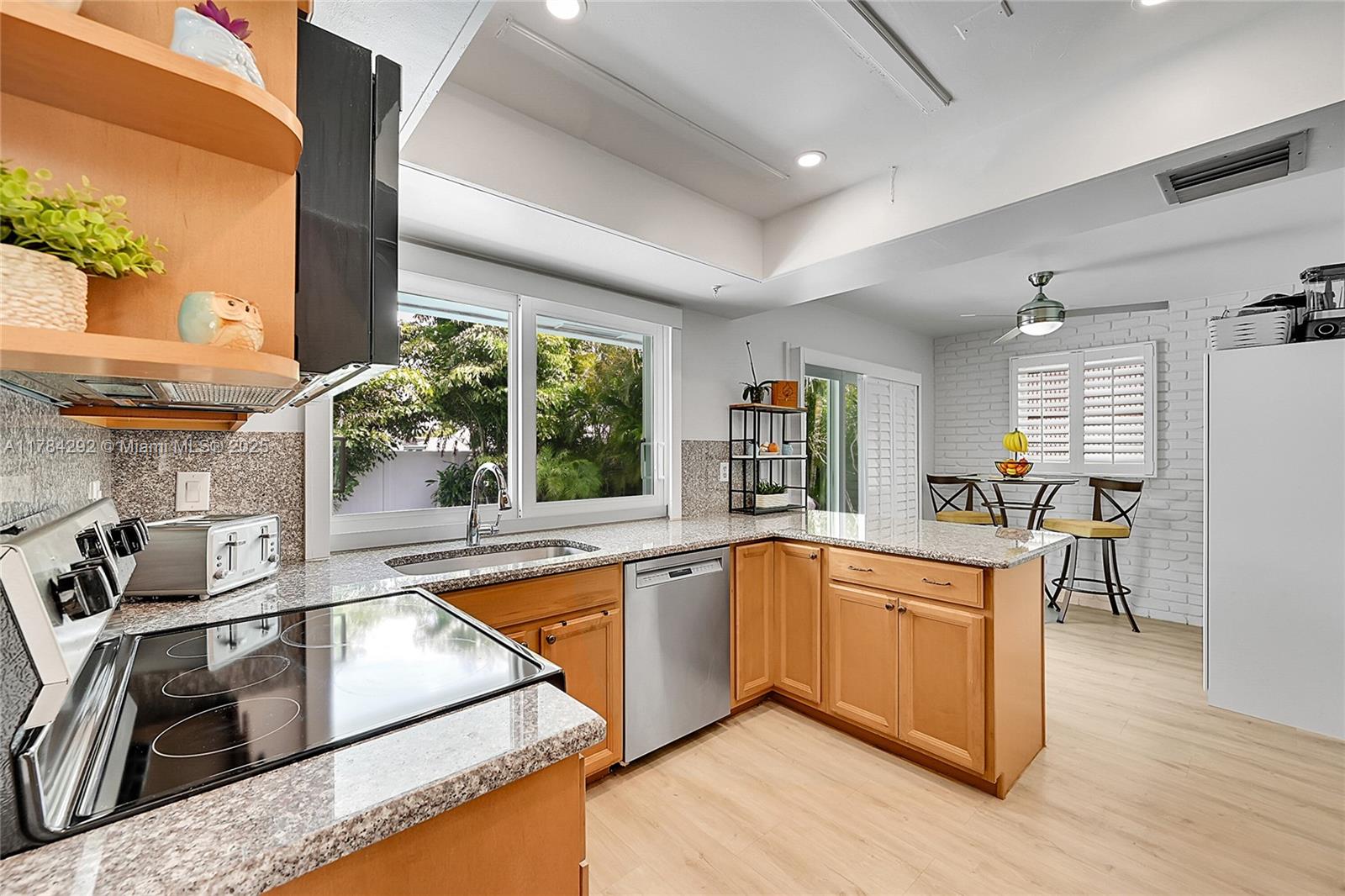 IMPERIAL POINT 2 SEC - Residential