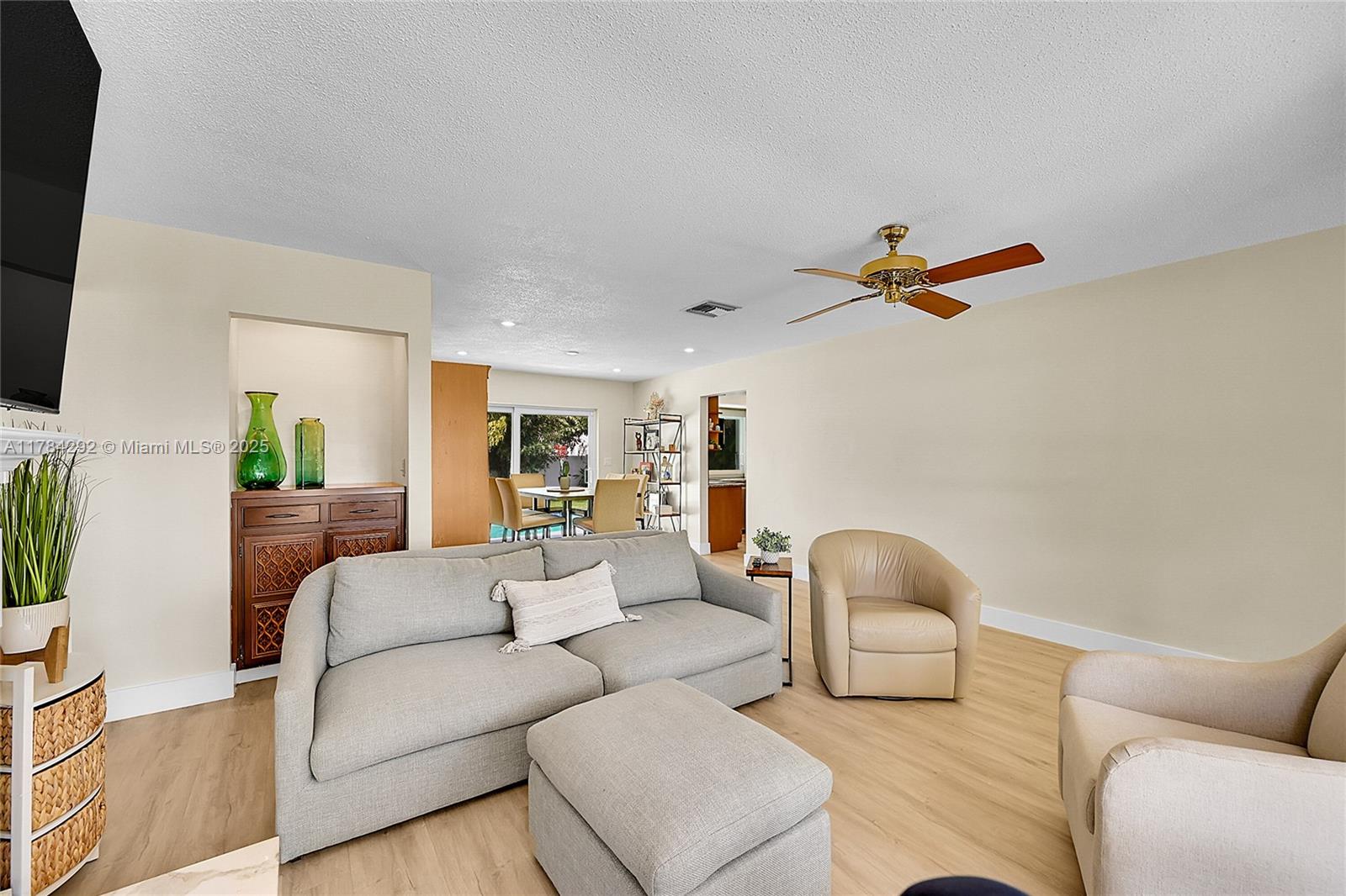 IMPERIAL POINT 2 SEC - Residential