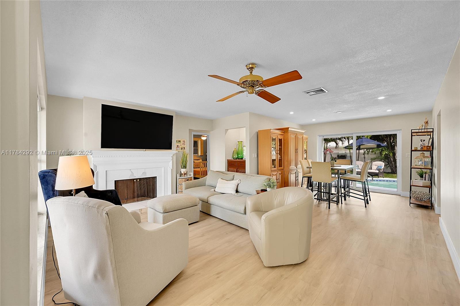 IMPERIAL POINT 2 SEC - Residential