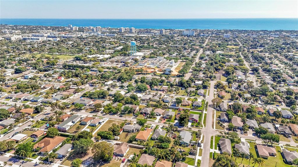 Photo of 624 SW 6th Ave, Delray Beach, FL 33444 (MLS # A11762625)