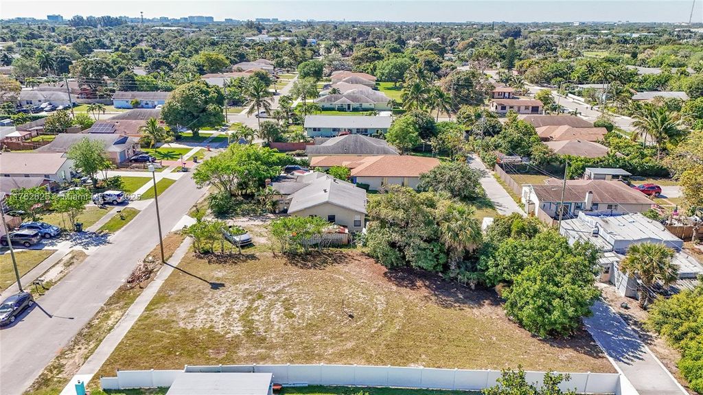 Photo of 624 SW 6th Ave, Delray Beach, FL 33444 (MLS # A11762625)