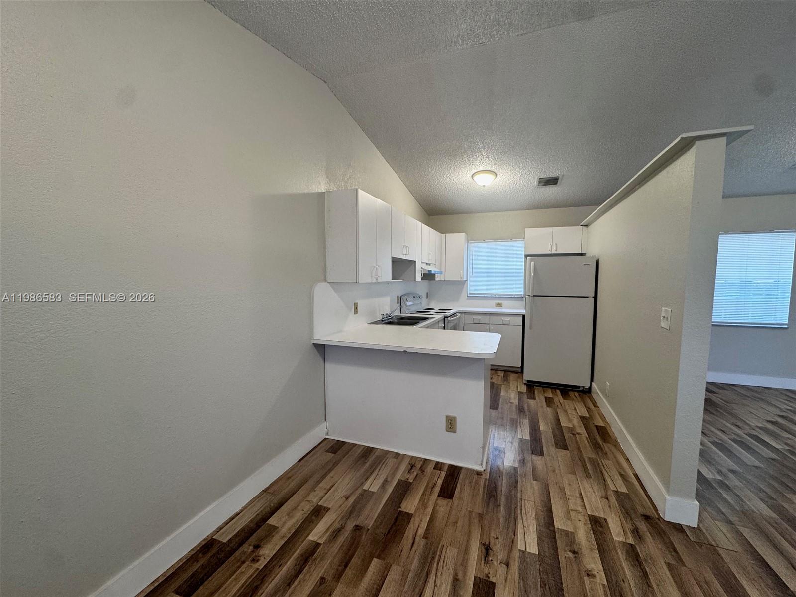 LINCOLN PARK CORR PLAT - Residential Lease