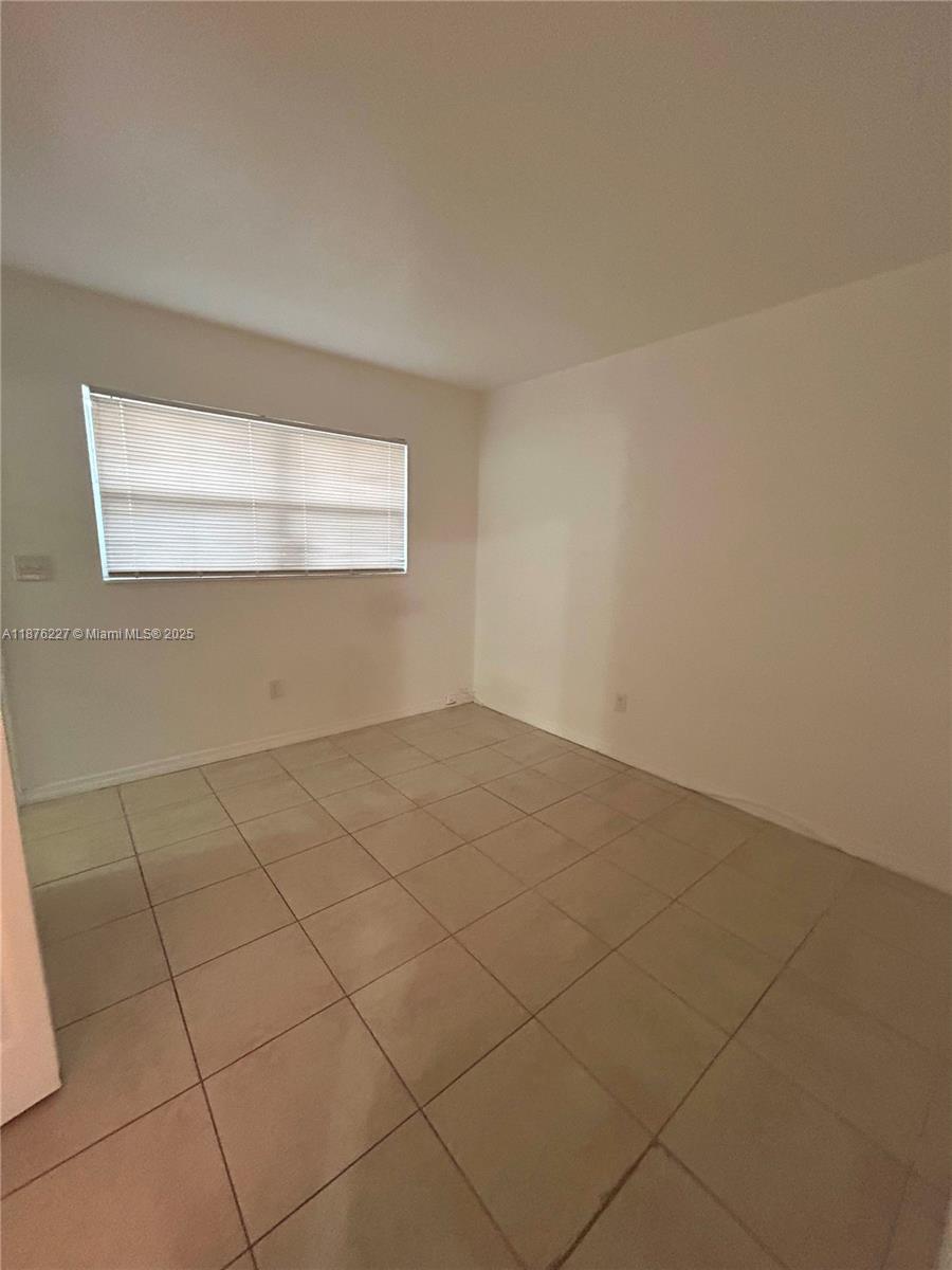 LAUDERDALE PARK 6-33 1/2 - Residential Lease