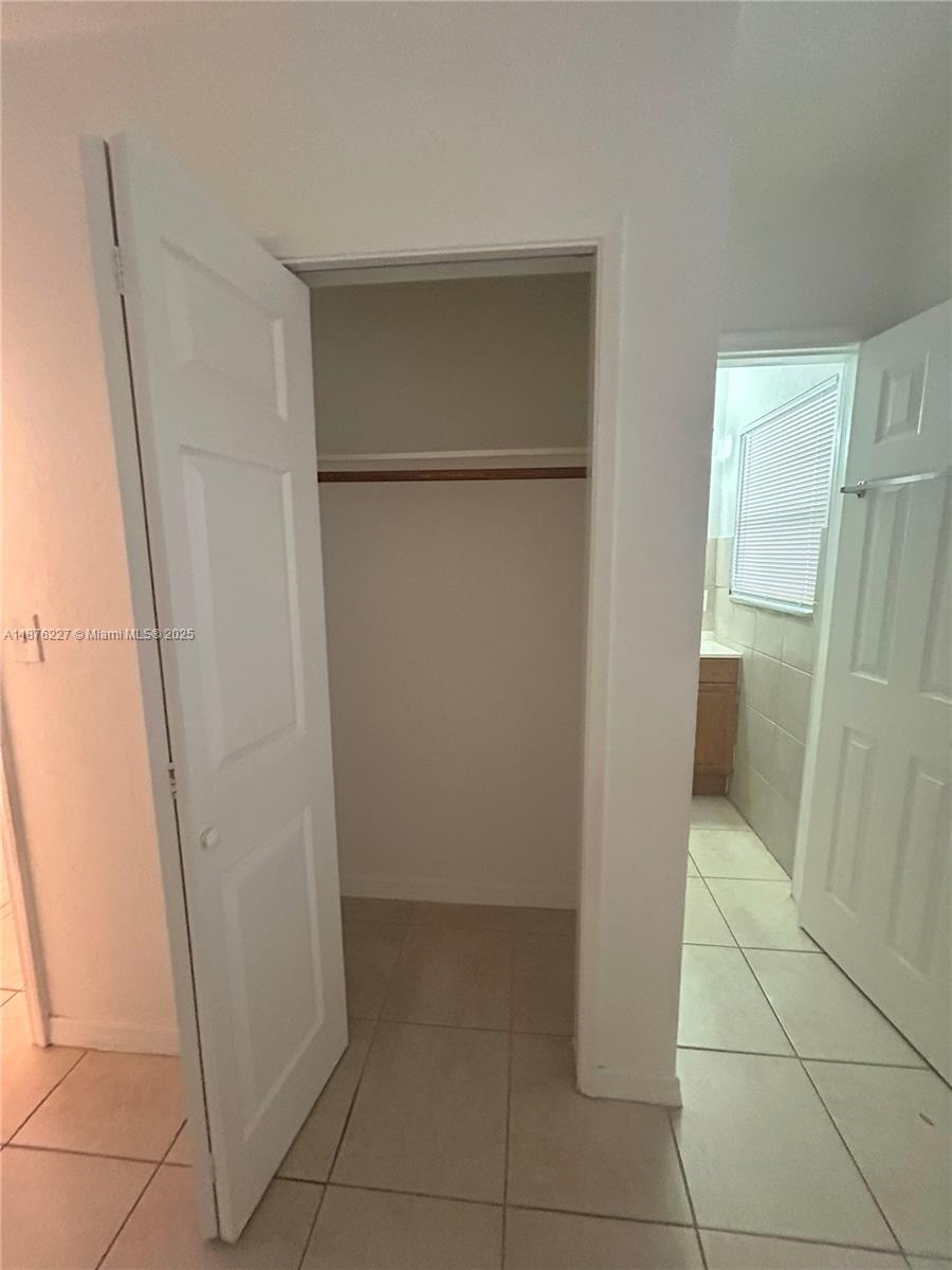 LAUDERDALE PARK 6-33 1/2 - Residential Lease