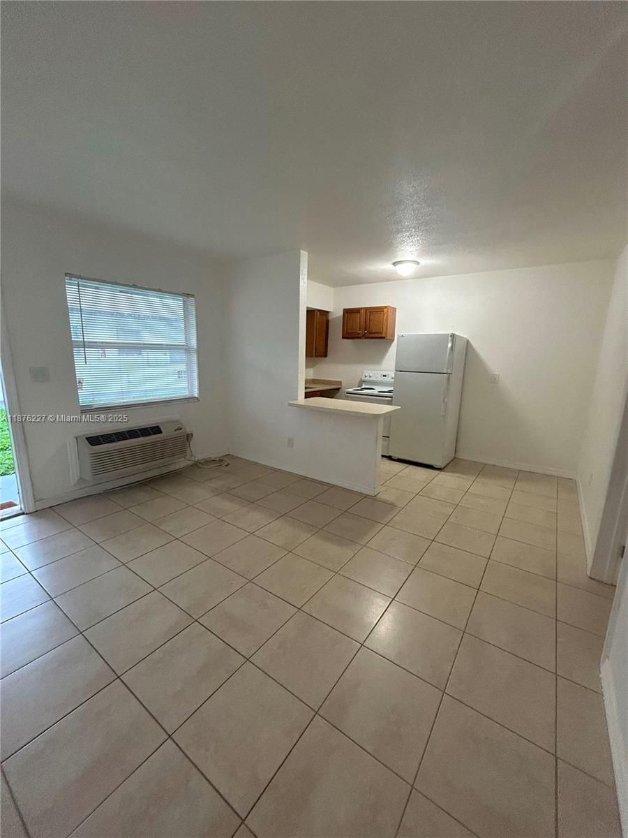 LAUDERDALE PARK 6-33 1/2 - Residential Lease